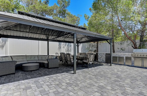 Las Vegas House | Soothing 6-bedroom house with Pool in vibrant Las Vegas