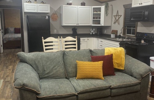Rogersville Cottage | Soothing cottage with AC in charming Rogersville! All the comforts of home!