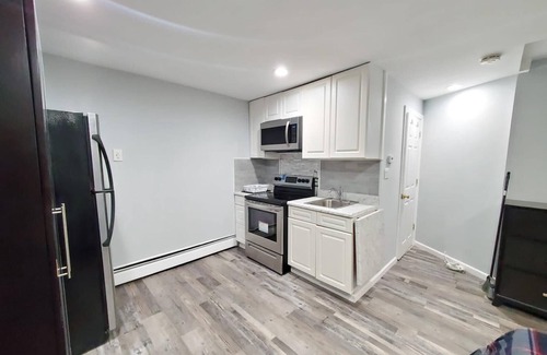 Pelham Gardens Apartment | Soothing Studio in The Bronx for a relaxing getaway