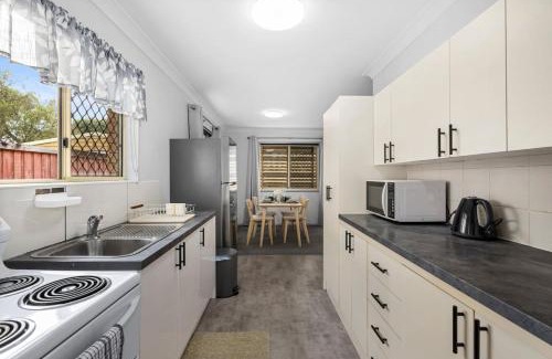 Acacia Ridge House | Soothing Sunny Escape 2B1B AR2 36