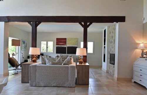 Belvezet Villa | Soothing Villa in Belv zet with Swimming Pool