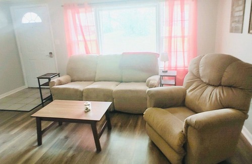 Hamilton Apartment | Sophia in Quilt Town, USA!