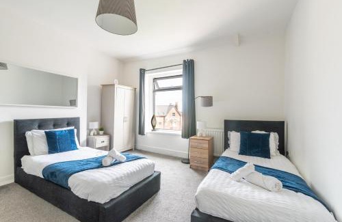 Newport Apartment | Sophia's Retreat - 2 Floor 4 Bed Apartment - Newport - Coastal Getaway