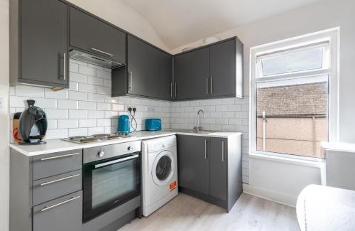 Newport Apartment | Sophia's Retreat - 2 Floor 4 Bed Apartment - Newport - Coastal Getaway