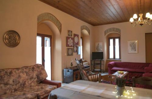 Dimitsana Apartment | Sophia's Stone House