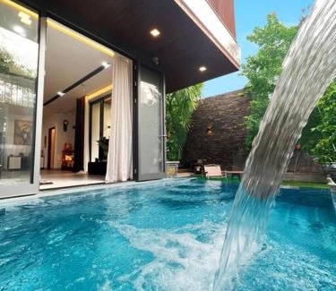 Son Tra Villa | Sophia Villa 4BR - Private Pool - AC in living room