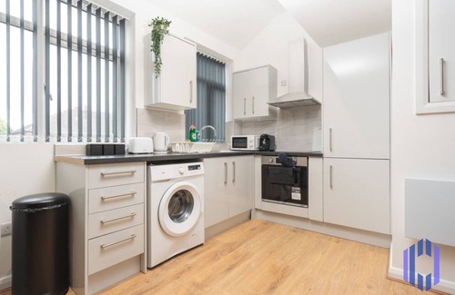 Manchester Apartment | Sophisticated & Stylish Flat nr Airport - Sleeps 9