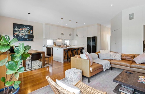 Kingsville House | Sophisticated 2-Bed House with a Pool