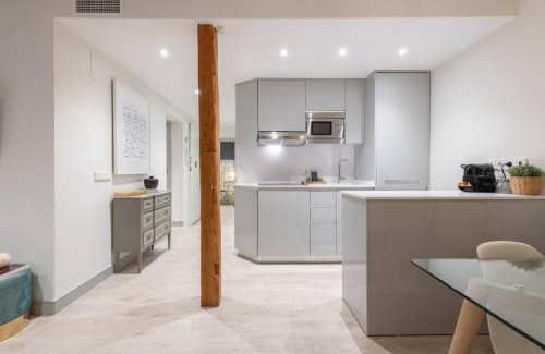 Barrio de La Latina Apartment | Sophisticated brand new flat