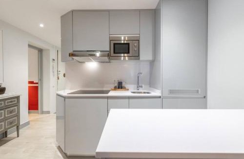 Barrio de La Latina Apartment | Sophisticated brand new flat
