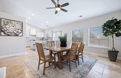 Raisin House | Sophisticated Contemporary Retreat@ Ft Washington