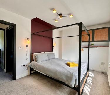Canton House | Sophisticated Home with Beautiful & Large Garden