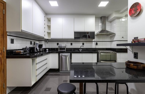 Zona Sul Apartment | Sophisticated Ideal for Families in Botafogo Pb202b