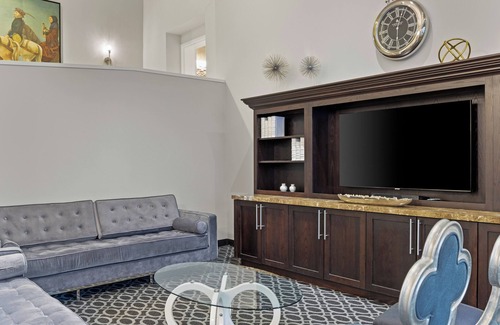Lower Nob Hill Resort | Sophisticated One Bedroom Near Union Square in the Heart of Downtown