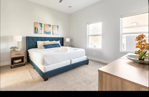 South Central Houston House | Sophisticated Urban Retreat with Skyline Views home