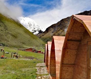 Mollepata Hotel | Soraypampa Hostel - Cabañas en Laguna Humantay y Salkantay trek - hike on your own