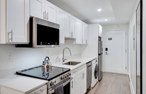 Center City East Apartment | Sosuite 1BR Loft w Park View, W/d, Gym, Lounge