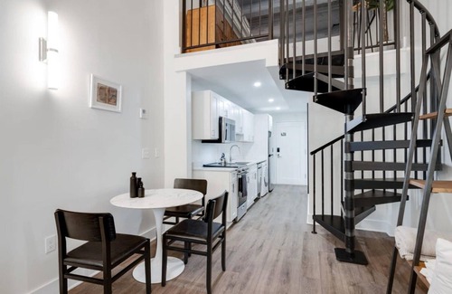 Center City East Apartment | Sosuite 1BR Loft w Park View, W/d, Gym, Lounge