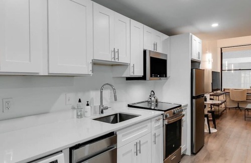 Center City East Apartment | Sosuite 1BR Loft w W/d, Gym, Lounge
