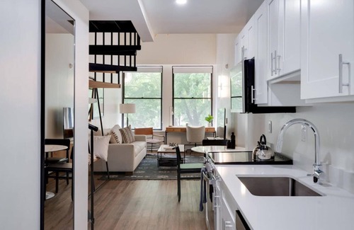 Center City East Apartment | Sosuite 1BR Loft w Park View, W/d, Gym, Lounge