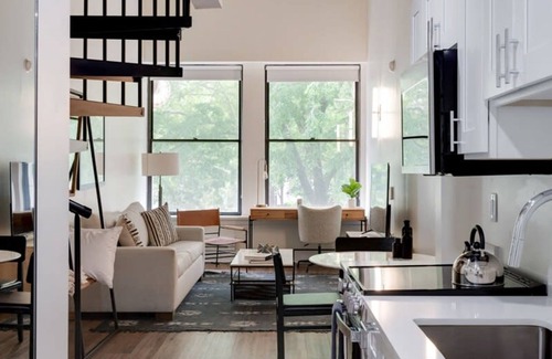 Center City East Apartment | Sosuite 1BR Loft w Park View, W/d, Gym, Lounge