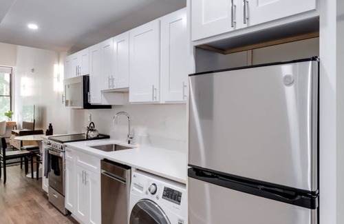 Center City East Apartment | Sosuite 1BR Loft w Park View, W/d, Gym, Lounge