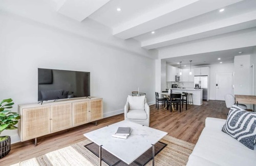 Center City East Apartment | Sosuite 2BR Apt w Park View, W/d, Gym, Lounge