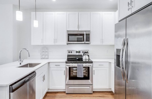 Center City East Apartment | Sosuite 2BR Apt w Park View, W/d, Gym, Lounge