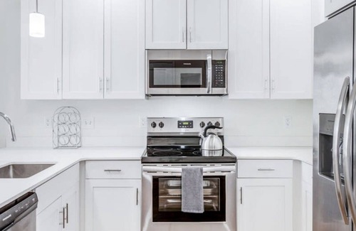 Center City East Apartment | Sosuite 2BR Apt w Park View, W/d, Gym, Lounge