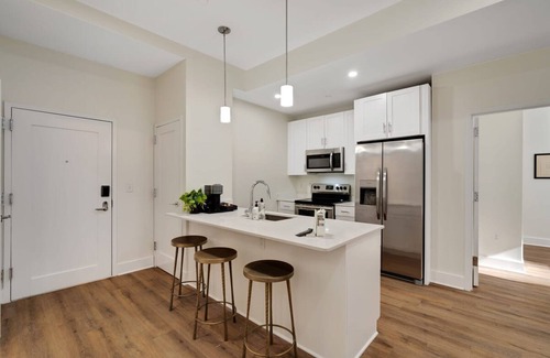 Center City East Apartment | Sosuite 2BR Apt w W/d, Gym, Lounge