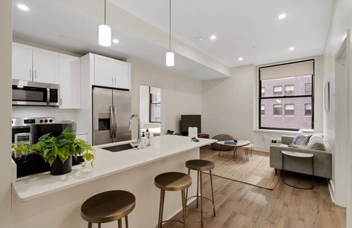 Center City East Apartment | Sosuite 2BR Apt w W/d, Gym, Lounge