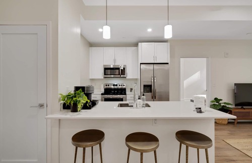 Center City East Apartment | Sosuite 2BR Apt w W/d, Gym, Lounge