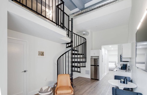 Center City East Apartment | Sosuite 2BR Loft w W/d, Gym, Lounge