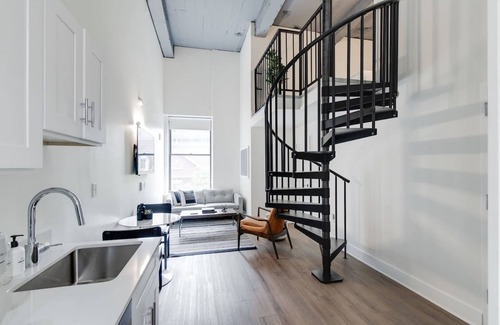 Center City East Apartment | Sosuite 2BR Loft w W/d, Gym, Lounge