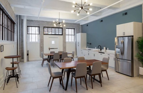 Center City East Apartment | Sosuite 2BR Loft w W/d, Gym, Lounge