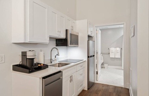 Center City East Apartment | Sosuite Studio Acc. w Shared W/d, Gym, Lounge