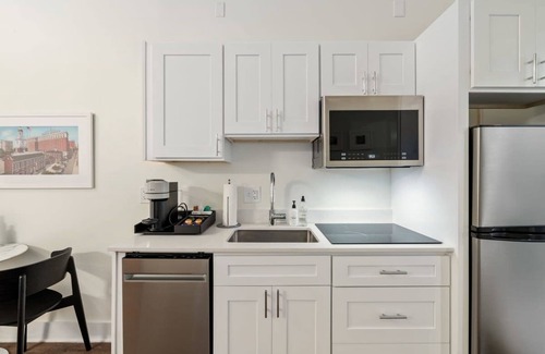 Center City East Apartment | Sosuite Studio Acc. w Shared W/d, Gym, Lounge