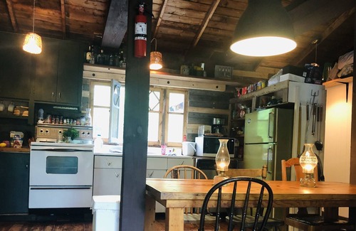 Lac-McGregor Cottage | Sought isolated lakefront rustic cabin near Ottawa/Edelweiss Valley Resort.