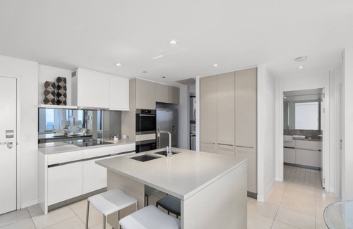 Surfers Paradise Hotel | Soul Surfers Paradise - GCLR