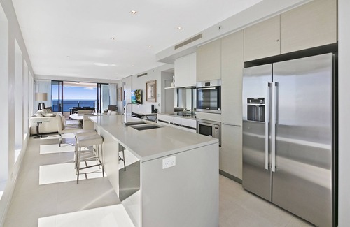 Surfers Paradise Hotel | Soul Surfers Paradise - GCLR