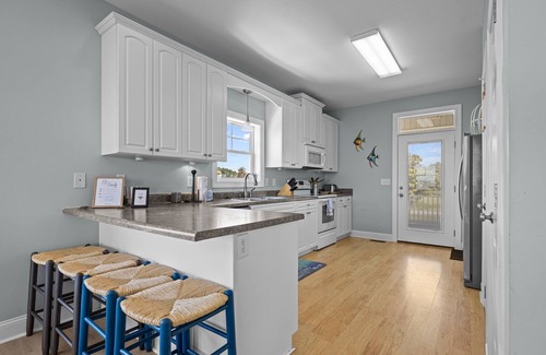 Gloucester House | Sound Front, Pet Friendly House with Boat Lift (Dolphin Lookout)