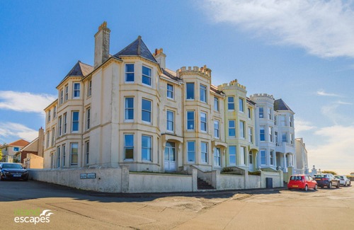 Port Erin Apartment | Sound of the Sea - a holiday cottage that sleeps 5 guests in 3 bedrooms