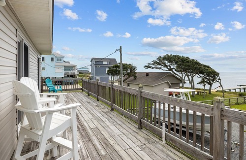 Harkers Island House | Sound View Home-Coastal Tide in Harkers Island, NC