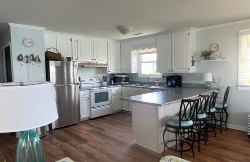 Topsail Beach Cottage | SoundSide Haven, 3 BR, 2 BA Family friendly Cottage with Gorgeous Sunsets