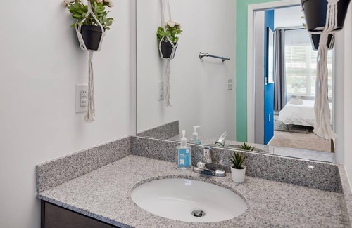 Avery Creek Apartment | South Asheville Getaway | 2 BDR Apt | Gym & Pool