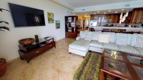 Seven Mile Beach Apartment | South Bay Beach Club #20 - 4 Bedroom 4 Bathroom Unit