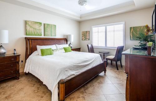 Seven Mile Beach Apartment | South Bay Beach Club #20 - 4 Bedroom 4 Bathroom Unit