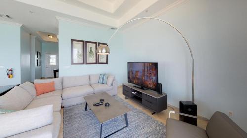 Seven Mile Beach Apartment | South Bay Beach Club #37 Penthouse - 3 Bedroom 3 Bathroom Unit