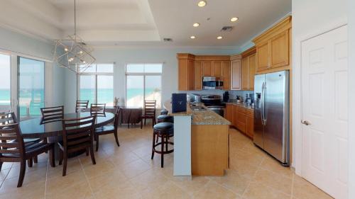 Seven Mile Beach Apartment | South Bay Beach Club #37 Penthouse - 3 Bedroom 3 Bathroom Unit