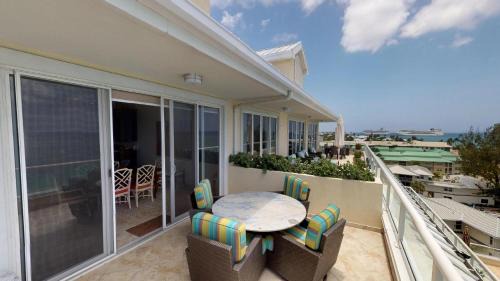Seven Mile Beach Apartment | South Bay Beach Club #36 Penthouse - 3 Bedroom 3 Bathroom Unit